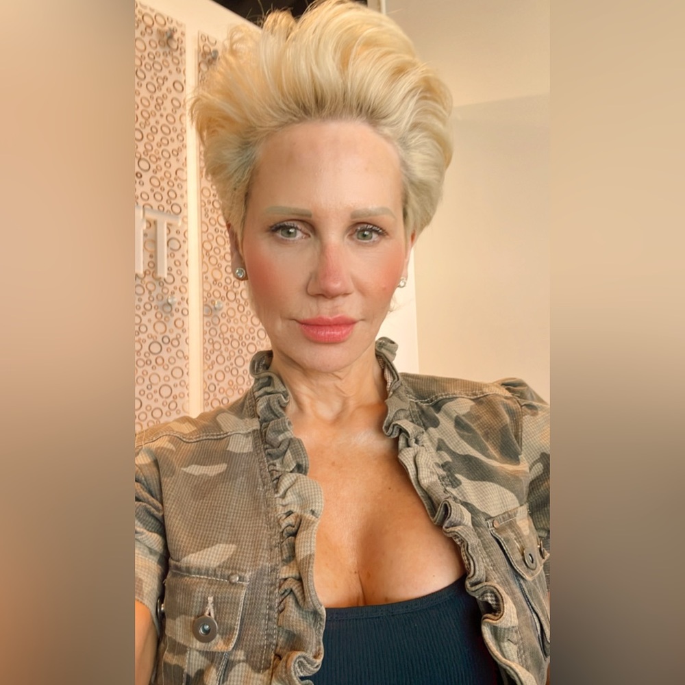 Meet your Posher, Pamela